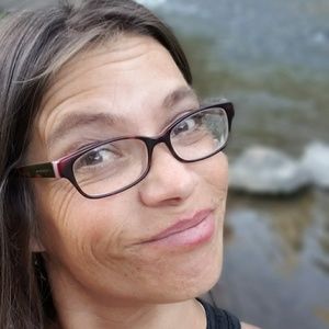 Meet your Posher, Lara